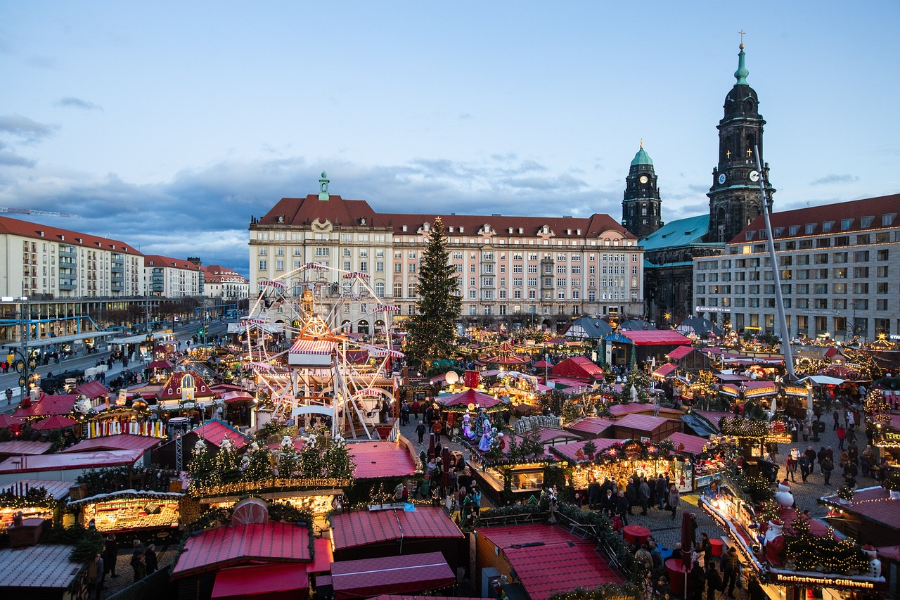 Geschichte des Striezelmarkts und weihnachtliche Traditionen in Dresden