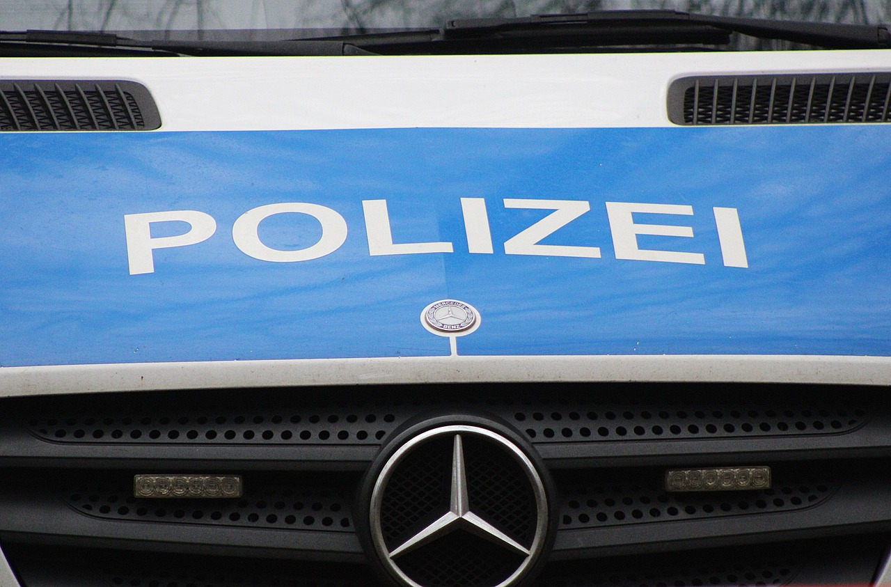 Alarm in Grundschule Hohestieg - Polizei gibt Entwarnung nach Fehlalarm